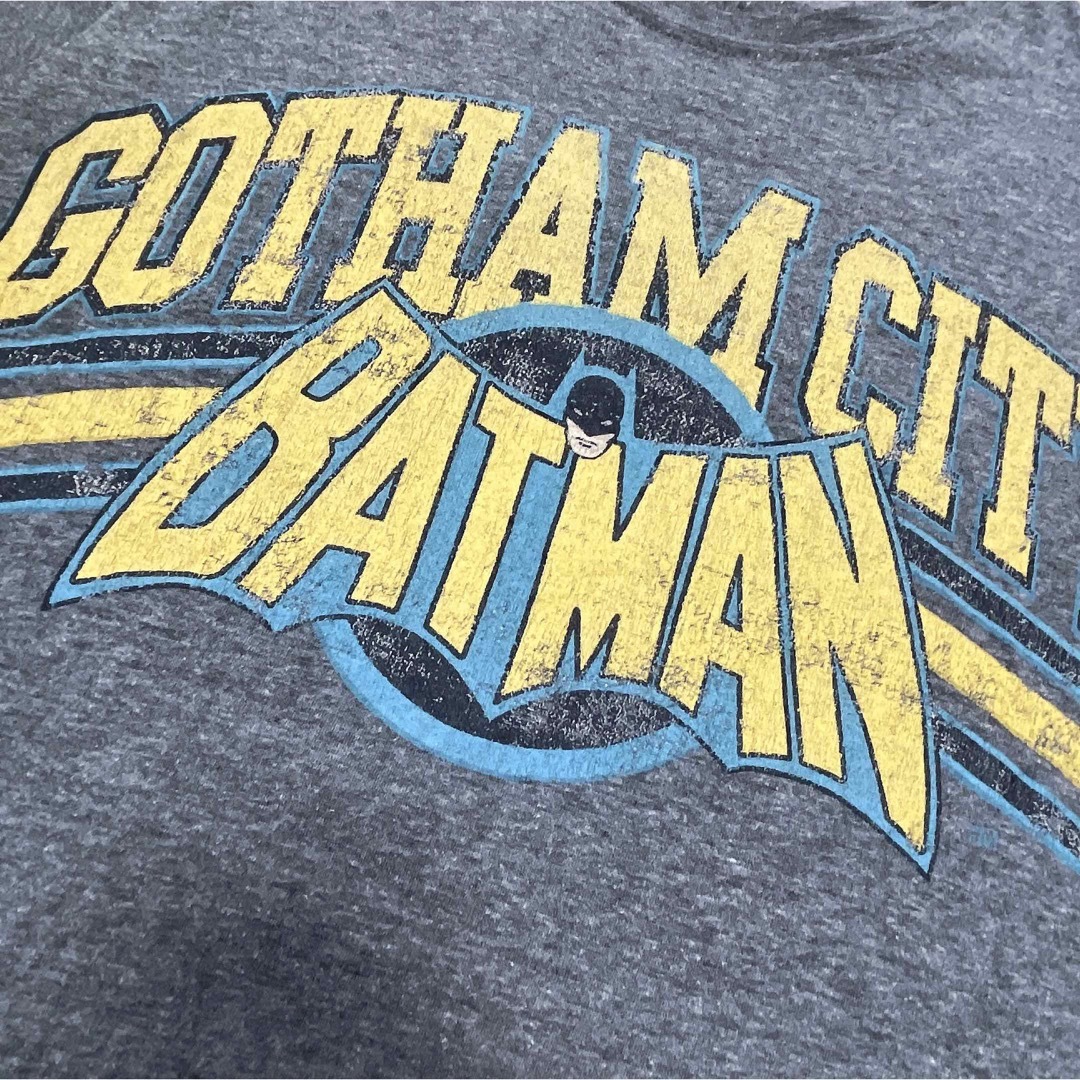 TV&MOVIE(ティービーアンドムービー)のUSA古着　バットマン　Tシャツ　XS　プリント　ロゴ　半袖　DCコミックス レディースのトップス(Tシャツ(半袖/袖なし))の商品写真