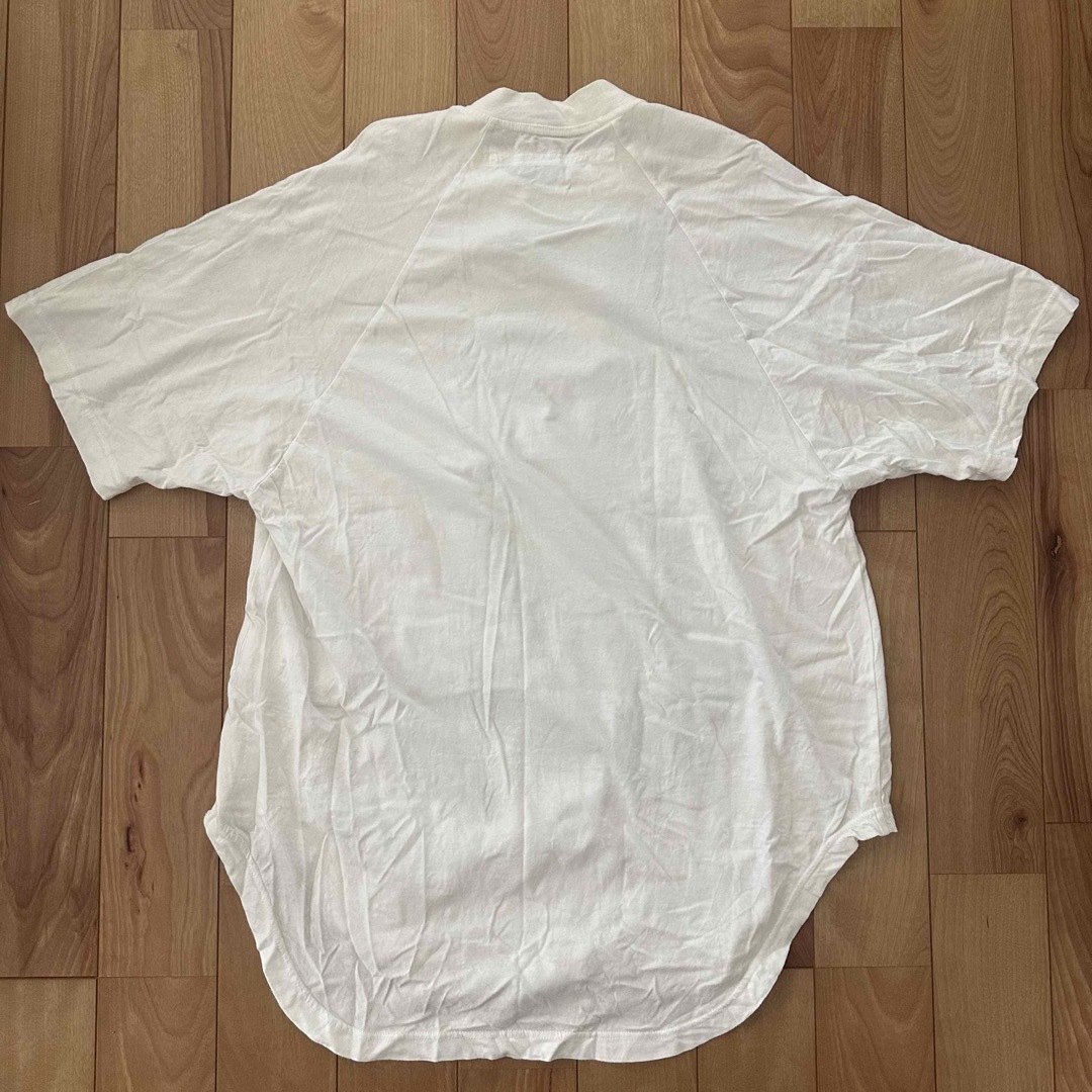 JULIUS(ユリウス)のNilos グラフィックプリントショートスリーブカットソー 700CPM2 メンズのトップス(Tシャツ/カットソー(半袖/袖なし))の商品写真
