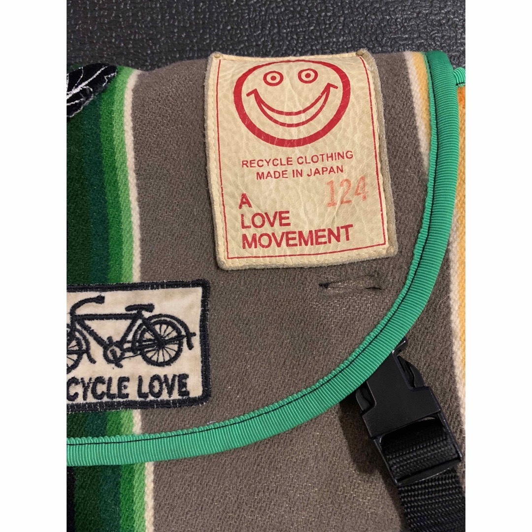 A LOVE MOVEMENT  メッセンジャーバック　アラブムーブメントALM メンズのバッグ(メッセンジャーバッグ)の商品写真