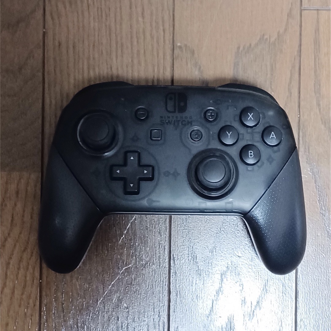 Nintendo Switch(ニンテンドースイッチ)のNintendo Switch Proコントローラー 純正 中古 エンタメ/ホビーのゲームソフト/ゲーム機本体(家庭用ゲーム機本体)の商品写真