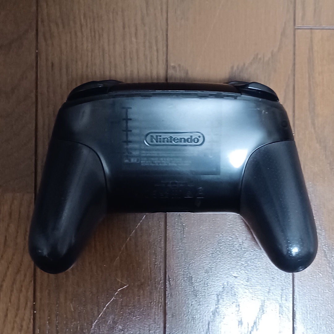 Nintendo Switch(ニンテンドースイッチ)のNintendo Switch Proコントローラー 純正 中古 エンタメ/ホビーのゲームソフト/ゲーム機本体(家庭用ゲーム機本体)の商品写真