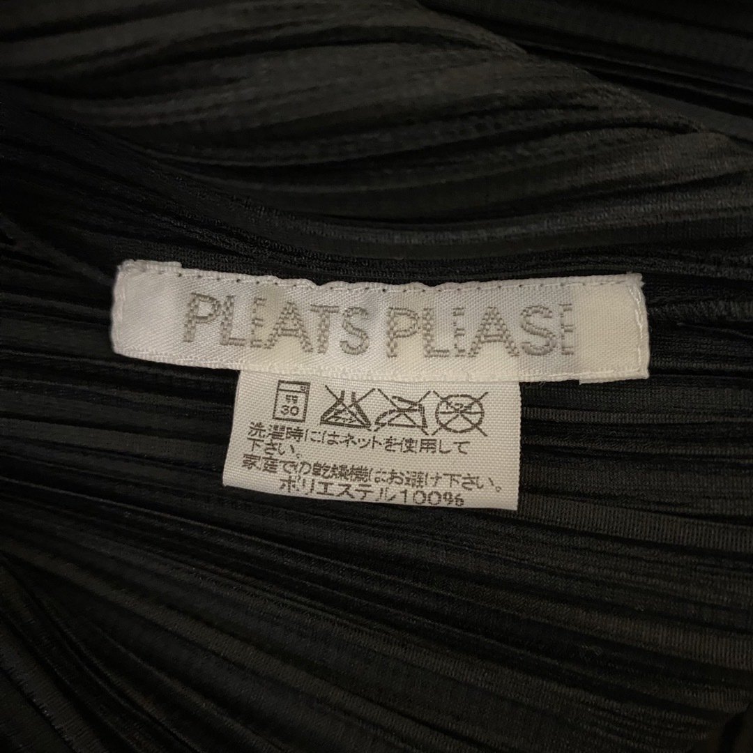 PLEATS PLEASE ISSEY MIYAKE(プリーツプリーズイッセイミヤケ)のイッセイミヤケ PLEATS PLEASE 切りっぱなしダメージ加工カーディガン レディースのトップス(カーディガン)の商品写真