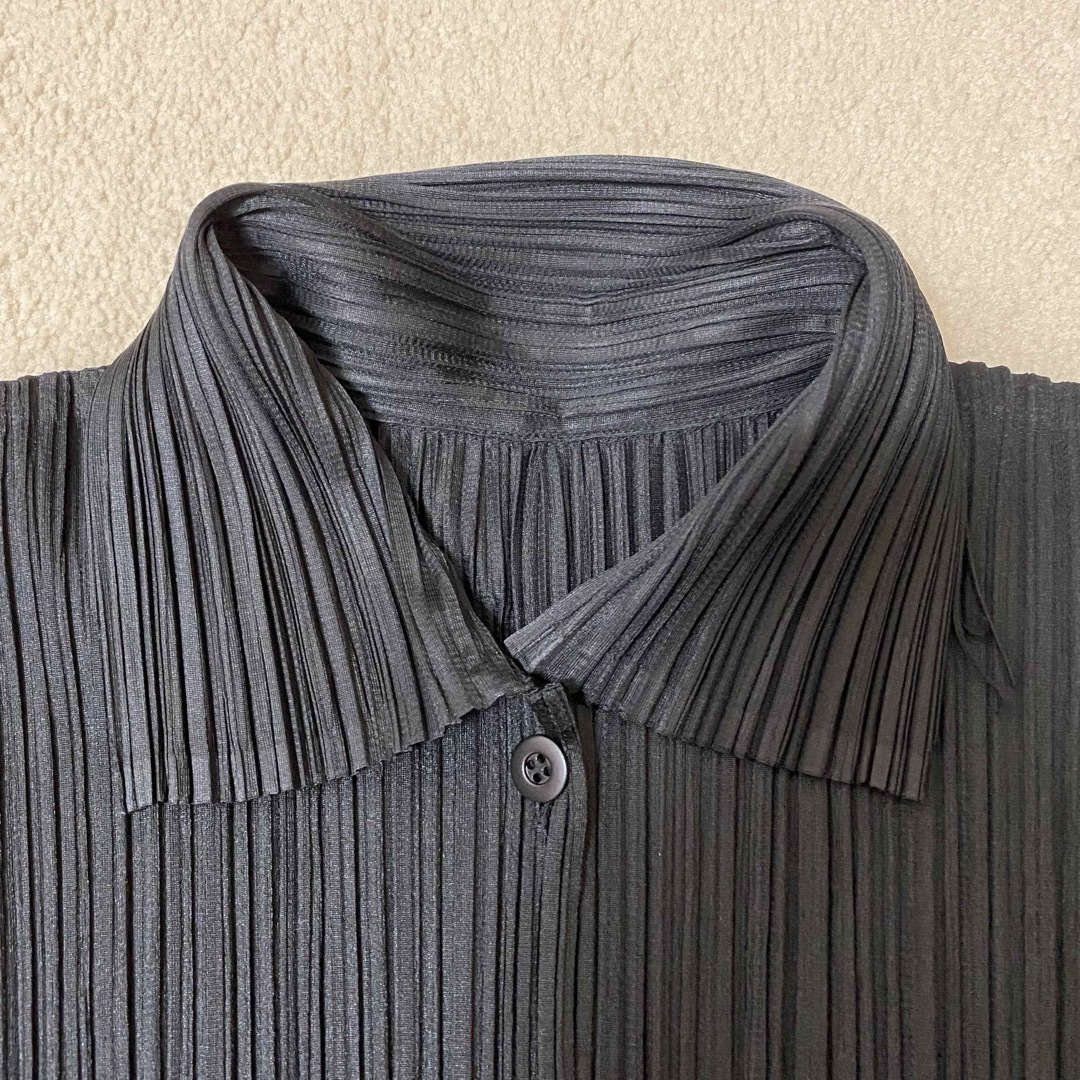 PLEATS PLEASE ISSEY MIYAKE(プリーツプリーズイッセイミヤケ)のイッセイミヤケ PLEATS PLEASE 切りっぱなしダメージ加工カーディガン レディースのトップス(カーディガン)の商品写真