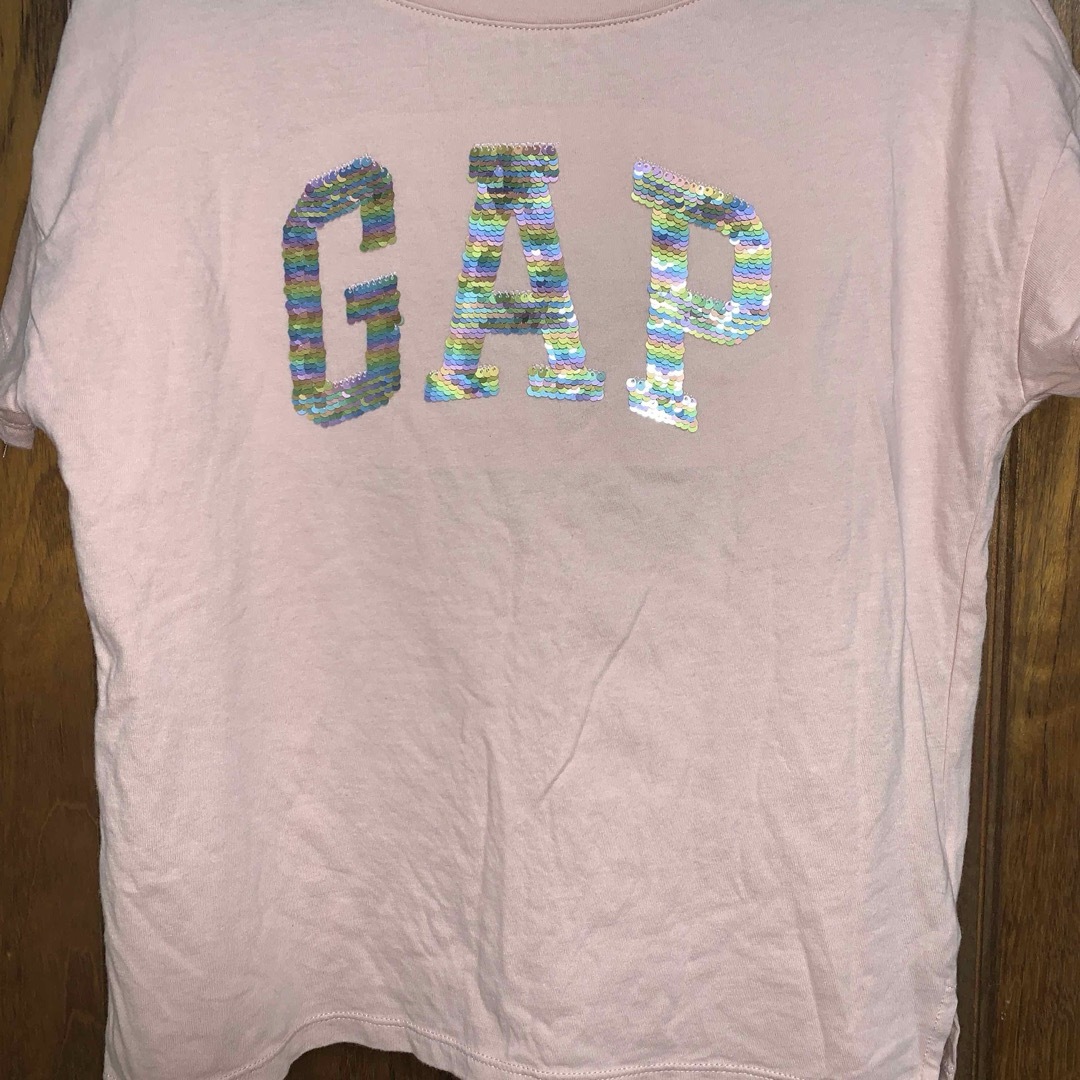 GAP(ギャップ)のGAP スパンコールTシャツ キッズ/ベビー/マタニティのキッズ服女の子用(90cm~)(Tシャツ/カットソー)の商品写真