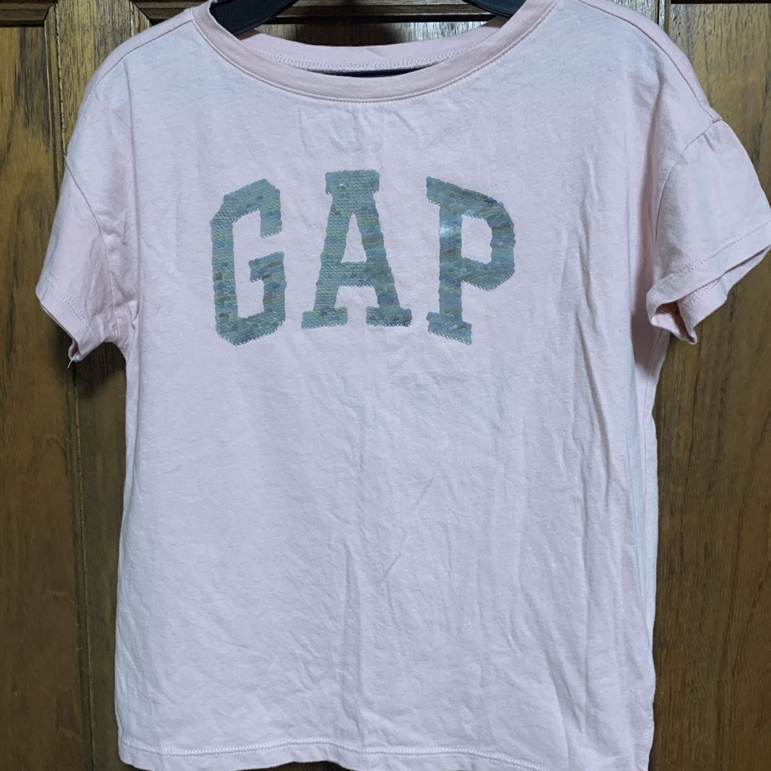 GAP(ギャップ)のGAP スパンコールTシャツ キッズ/ベビー/マタニティのキッズ服女の子用(90cm~)(Tシャツ/カットソー)の商品写真