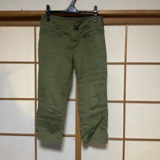 カーキのサブリナパンツ(クロップドパンツ)