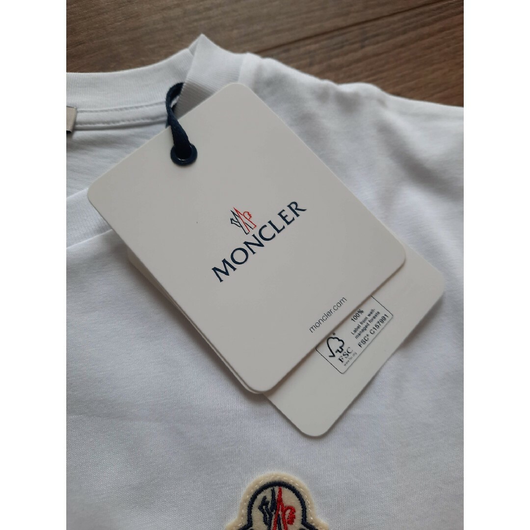 MONCLER(モンクレール)の⭐新品 定番大人気! MONCLER   ロゴTシャツ ホワイト 12A/XS レディースのトップス(Tシャツ(半袖/袖なし))の商品写真