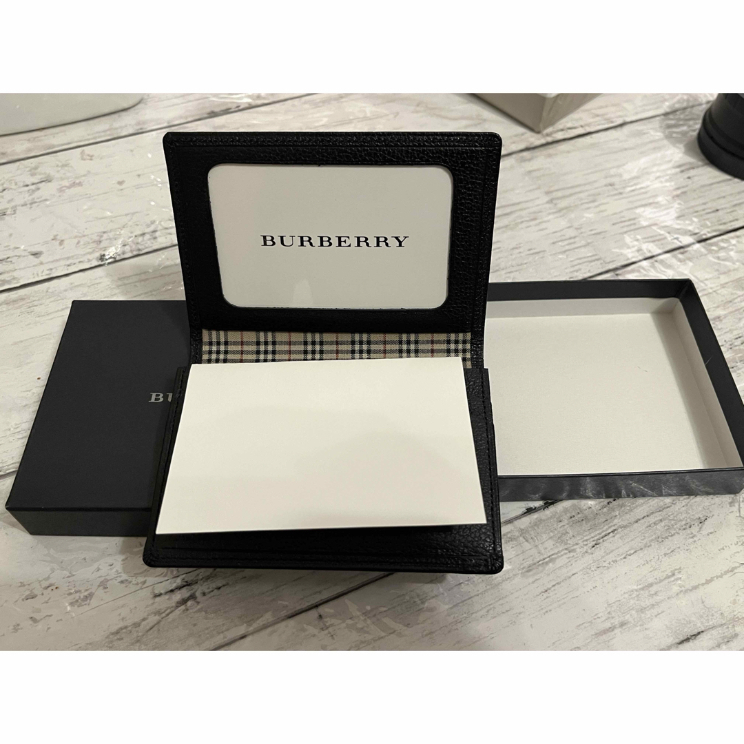 BURBERRY(バーバリー)のBurberry パスケース　未使用品 メンズのファッション小物(名刺入れ/定期入れ)の商品写真