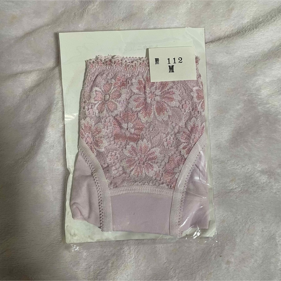 Toratani(トラタニ)のmiya's様　トラタニ3Cショーツ　Mサイズ　4枚　クリーム、ピンク、水色、黒 レディースの下着/アンダーウェア(ショーツ)の商品写真