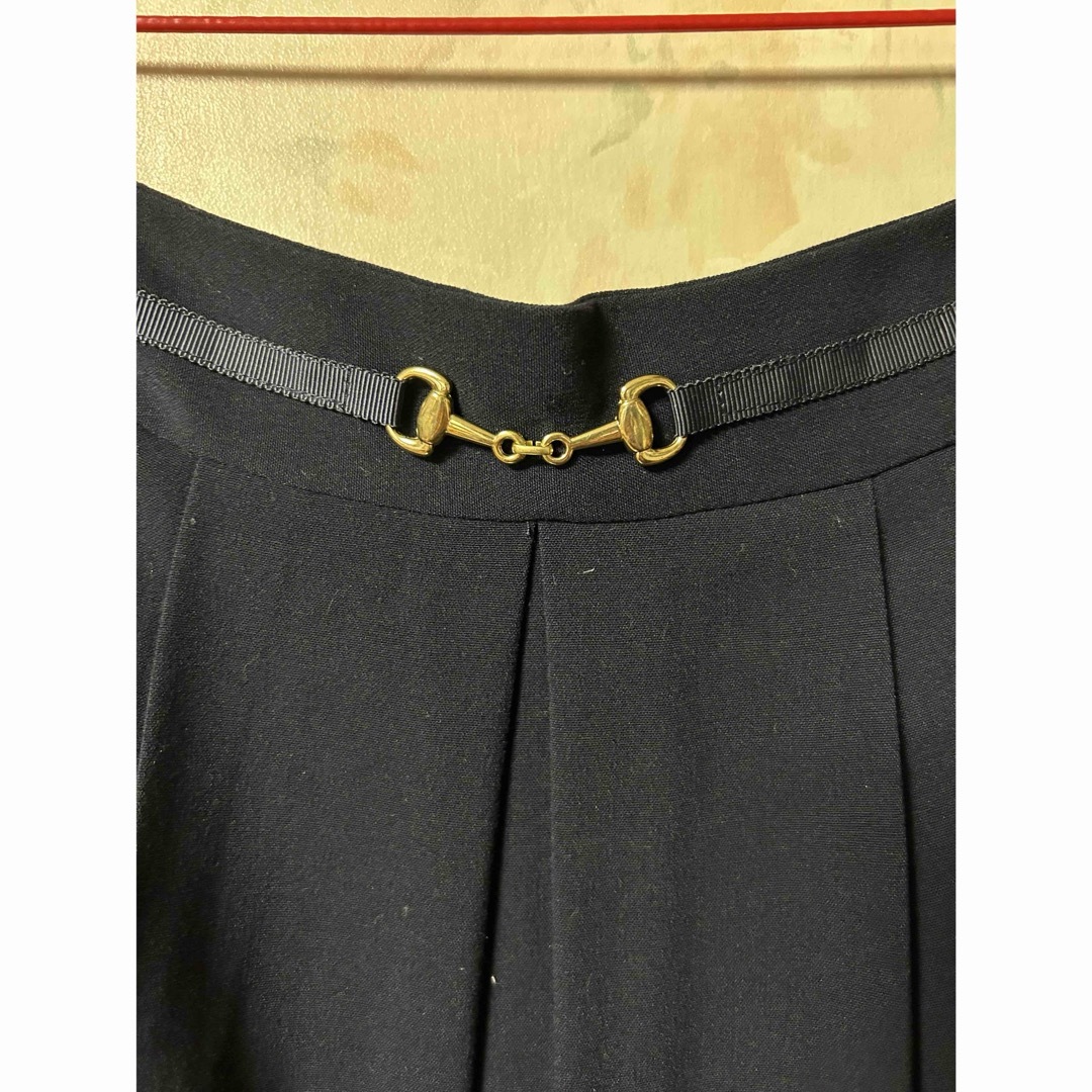 ViS(ヴィス)のVIS ビス 膝丈スカート　紺　M レディースのスカート(ひざ丈スカート)の商品写真