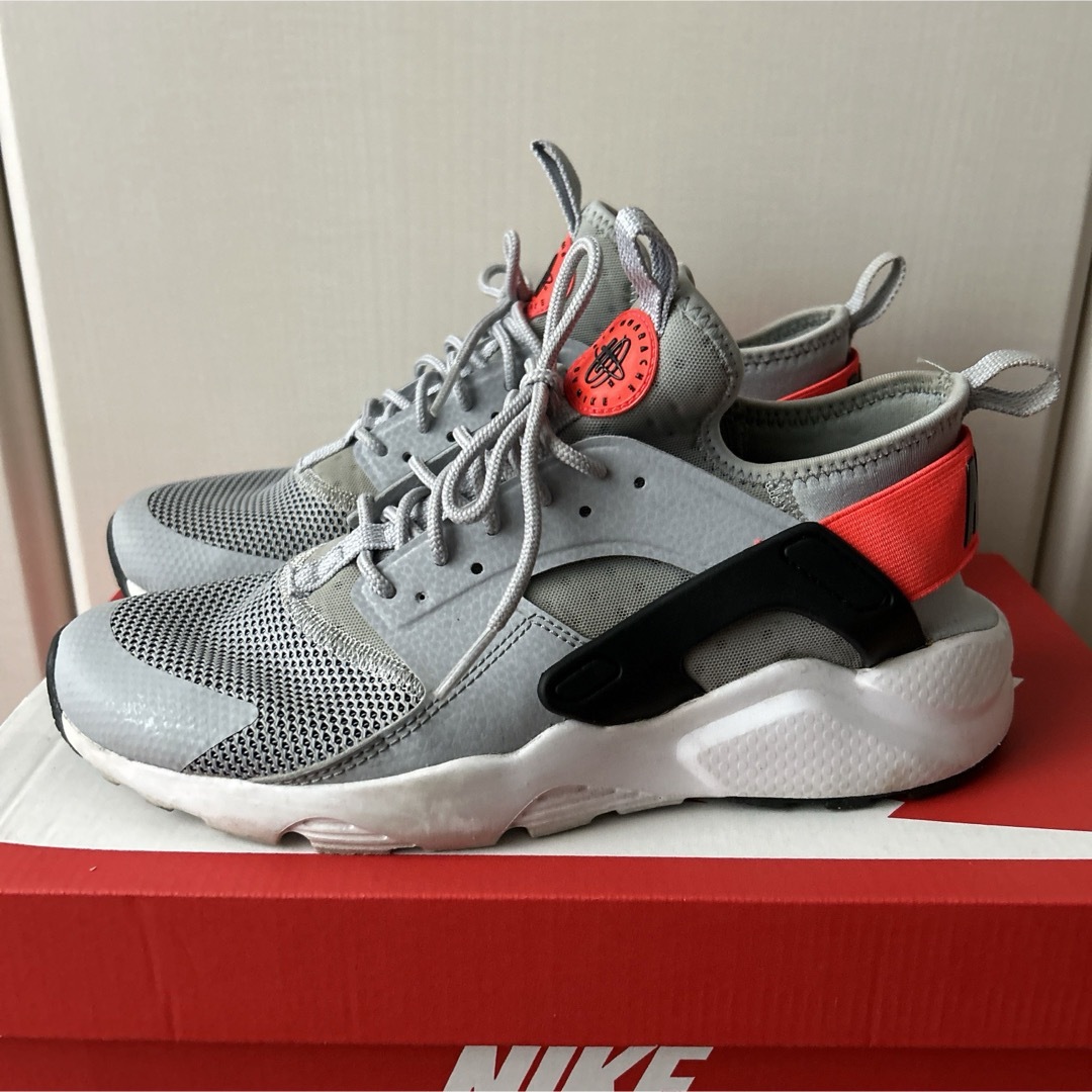 NIKE(ナイキ)のNIKE AIR HUARACHE RUN ULTRA レディースの靴/シューズ(スニーカー)の商品写真