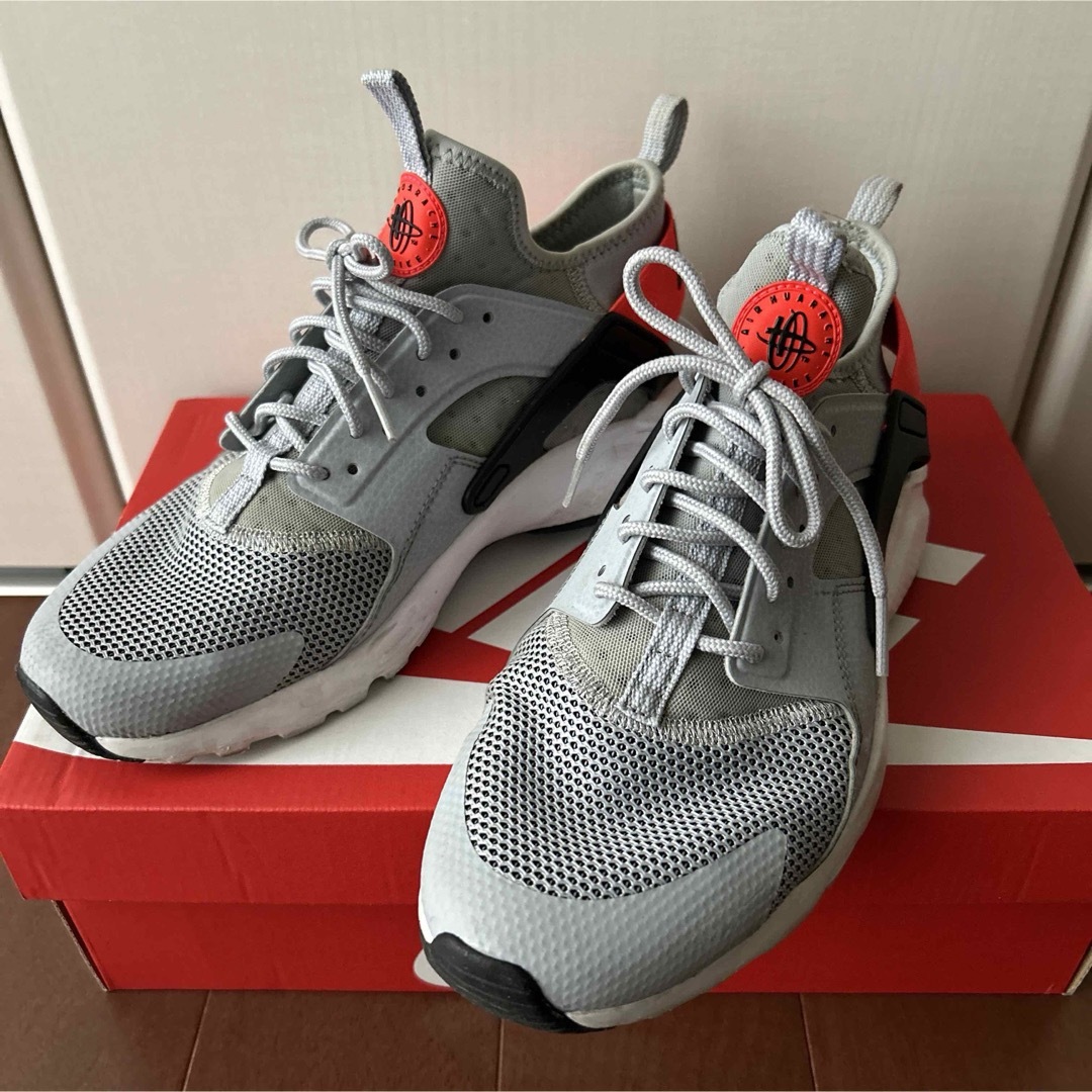 NIKE(ナイキ)のNIKE AIR HUARACHE RUN ULTRA レディースの靴/シューズ(スニーカー)の商品写真