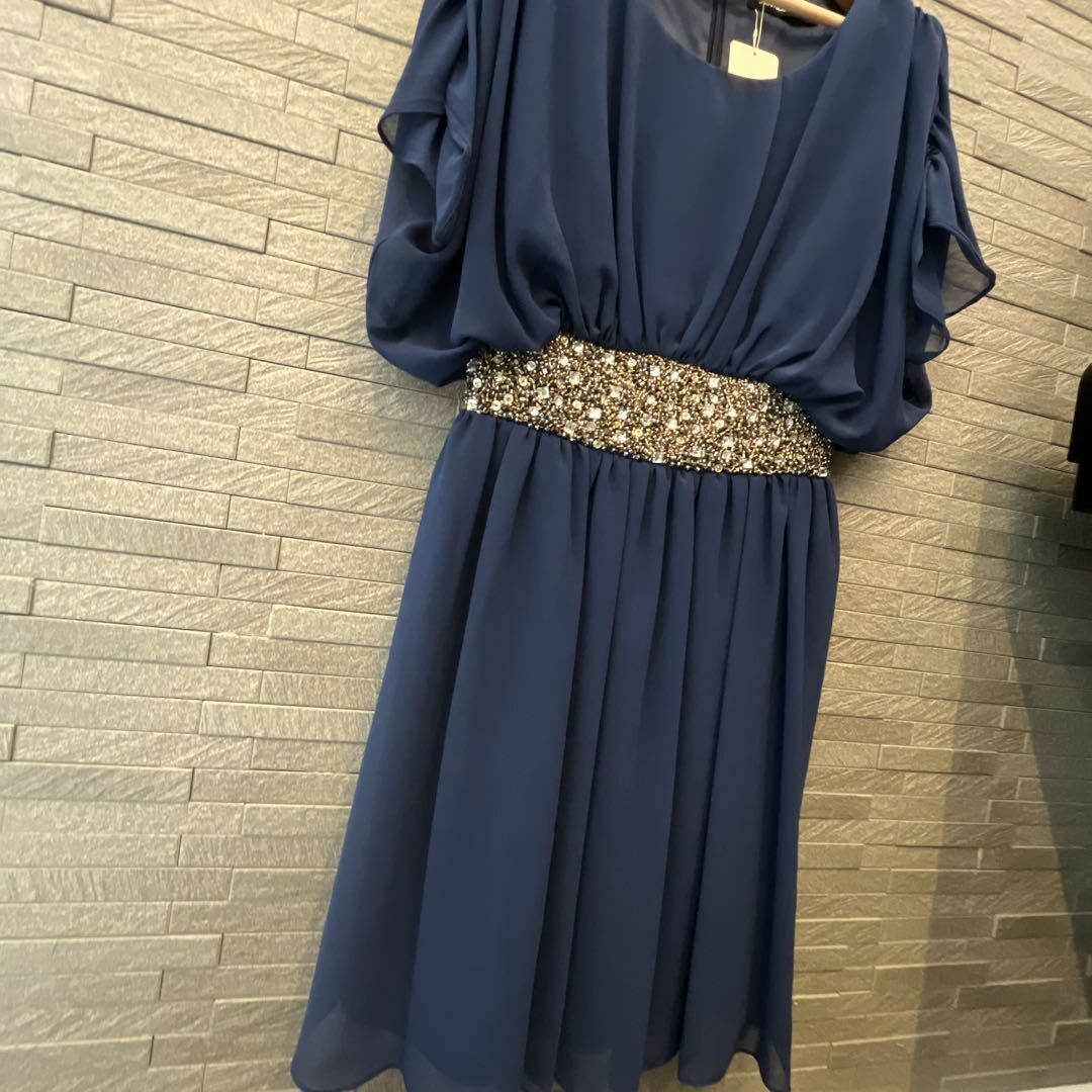 STRAWBERRY-FIELDS(ストロベリーフィールズ)のストロベリーフィールズ  未使用・タグ付き 紺 半袖ワンピース パーティードレス レディースのフォーマル/ドレス(ミディアムドレス)の商品写真