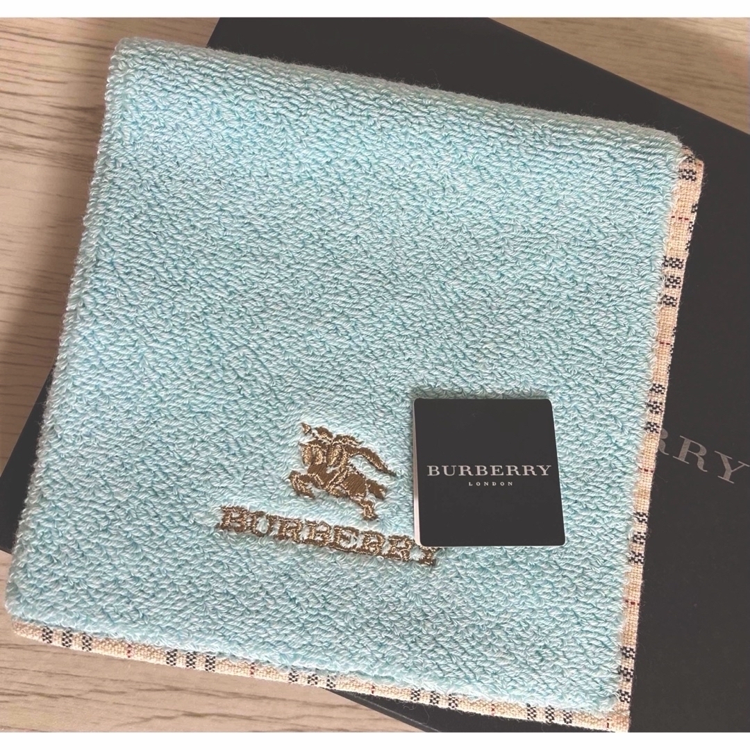 BURBERRY(バーバリー)の【新品】　BURBERRY  バーバリー　タオルハンカチ　ノバチェック　ブルー レディースのファッション小物(ハンカチ)の商品写真