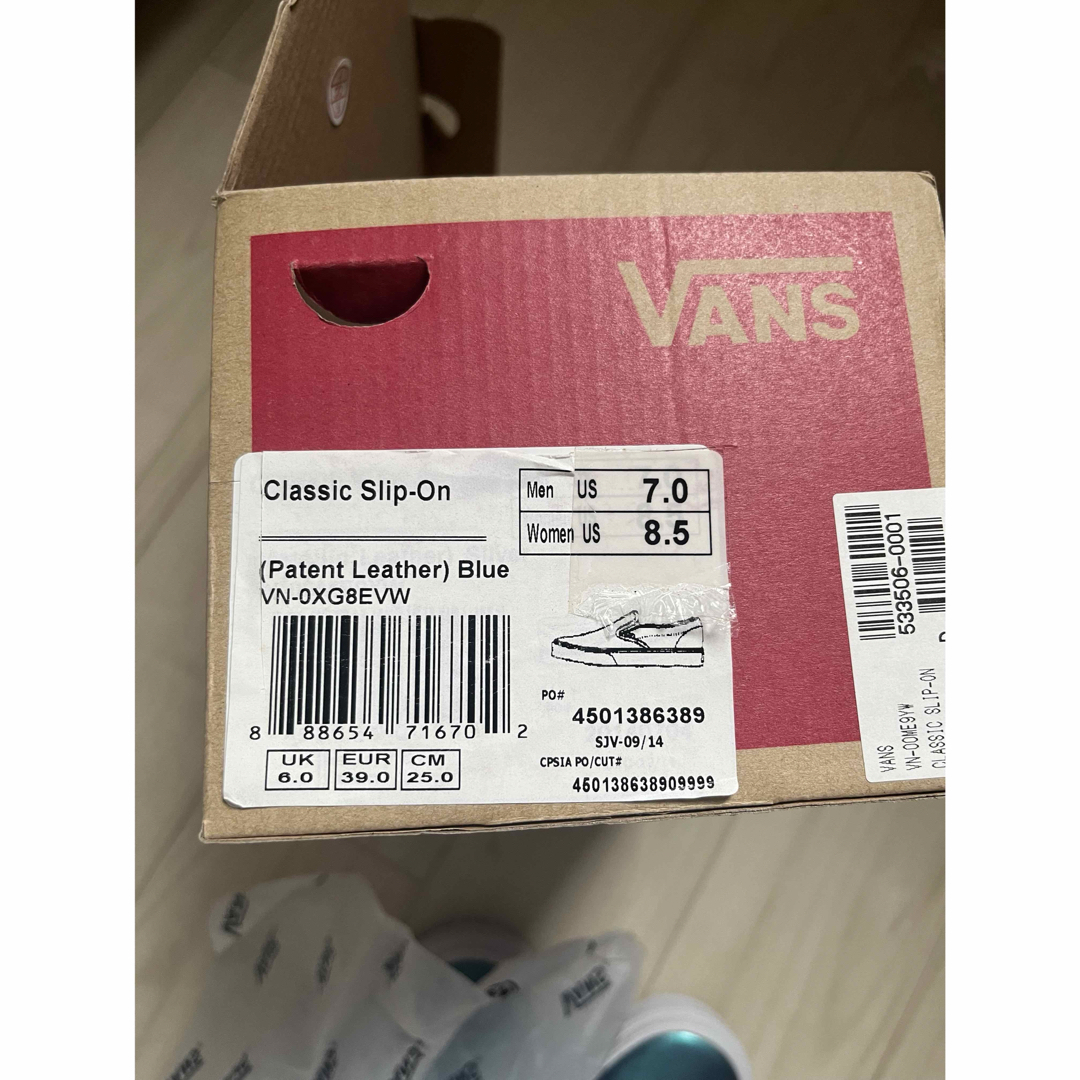 VANS(ヴァンズ)の未使用　vans バンズ　スリッポン  パテントレザー　ブルー　デッキシューズ メンズの靴/シューズ(スリッポン/モカシン)の商品写真