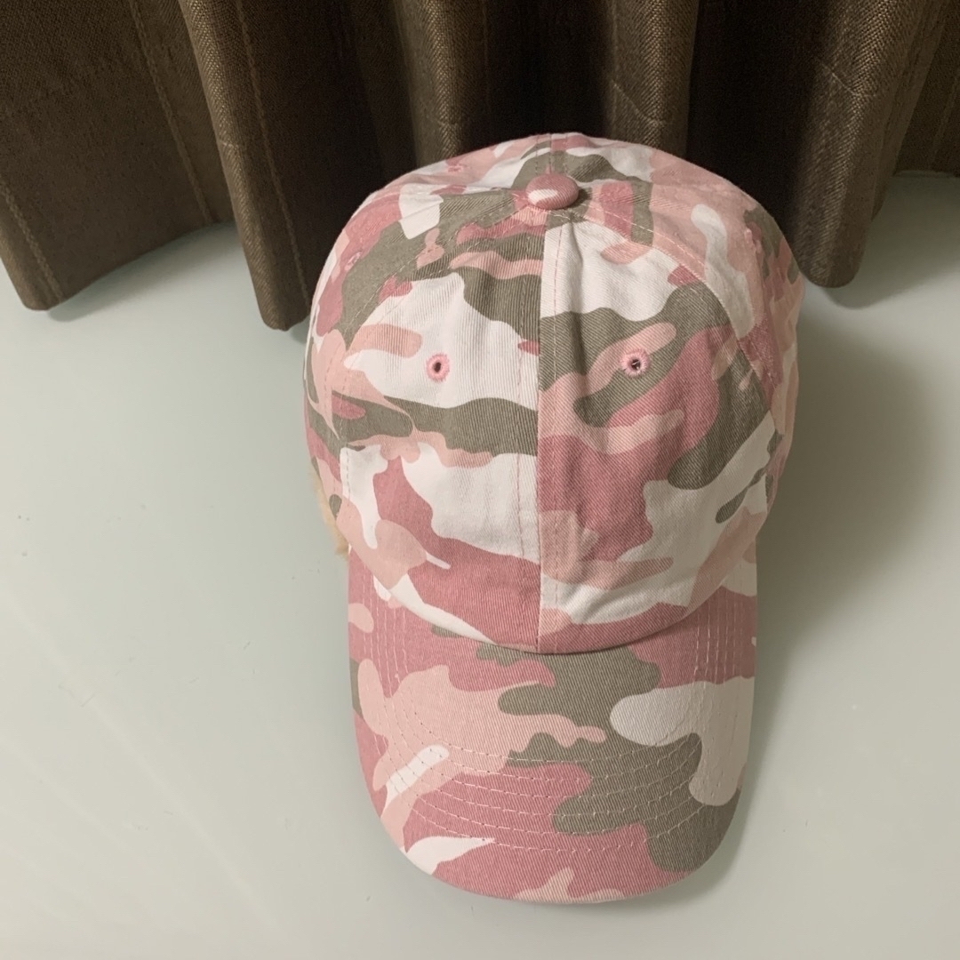 ピンク迷彩柄レディースキャップ　新品 メンズの帽子(キャップ)の商品写真