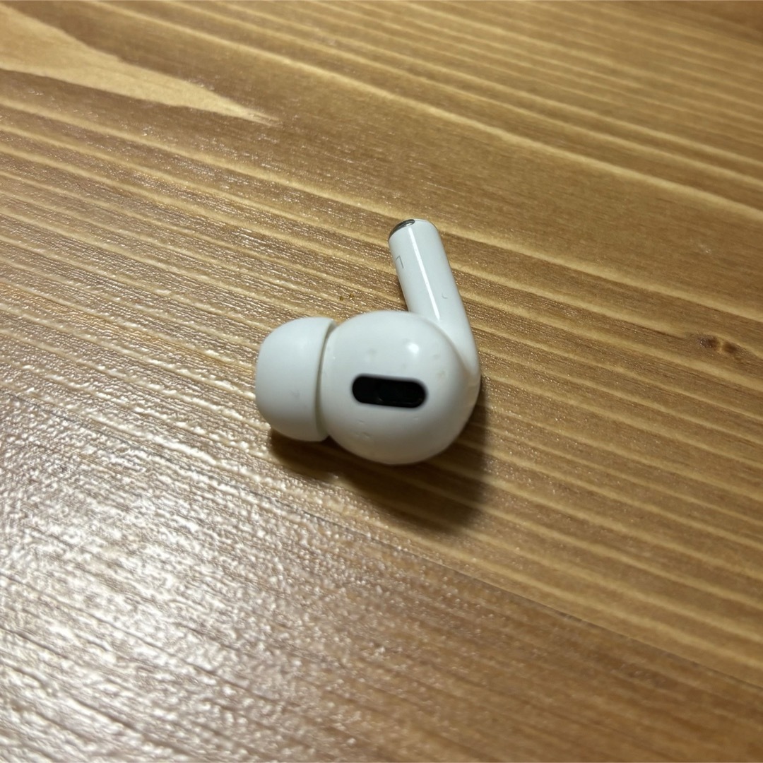 Airpods Pro 第1世代 左耳のみ スマホ/家電/カメラのオーディオ機器(ヘッドフォン/イヤフォン)の商品写真