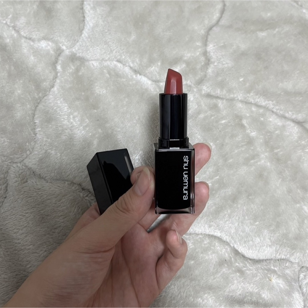 shu uemura(シュウウエムラ)のShu uemura ルージュ アンリミテッド キヌ サテン コスメ/美容のベースメイク/化粧品(口紅)の商品写真