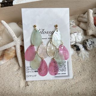 【169】連なるドロップ型シェルピアス　イヤリング《pink mix》(ピアス)