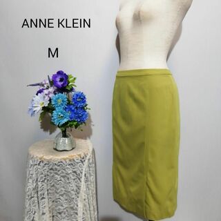 アンクライン(ANNE KLEIN)のアンクライン　新品未使用品　辛子色系　タイト　Мサイズ　ひざ丈スカート(ひざ丈スカート)