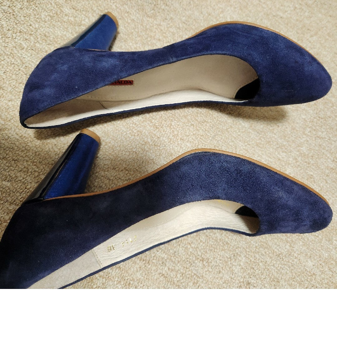 品パンプス　COSTASMERALDAヒール　ネイビー紺色22.5～23センチ レディースの靴/シューズ(ハイヒール/パンプス)の商品写真