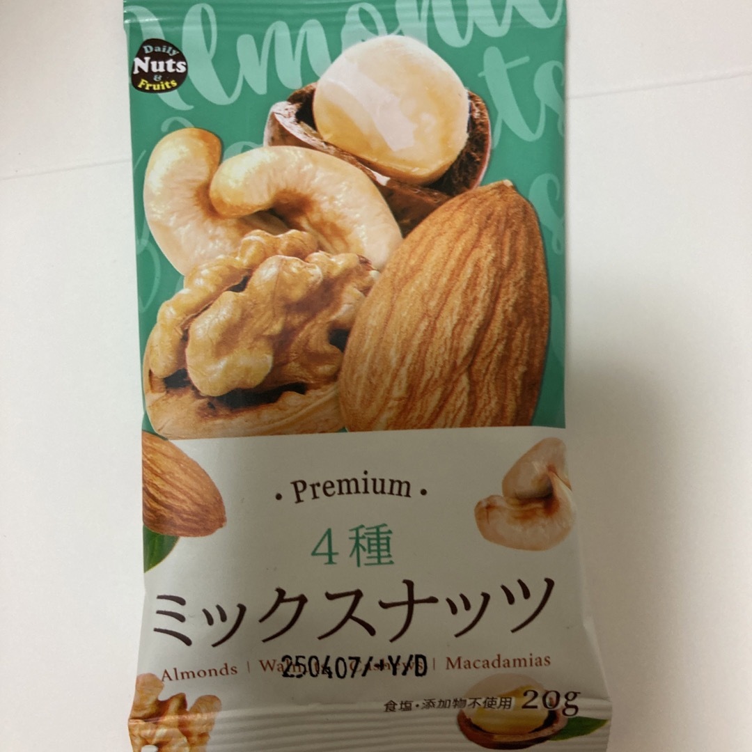 ミックスナッツ&ハニーバターアーモンド　3種16袋 食品/飲料/酒の食品(菓子/デザート)の商品写真