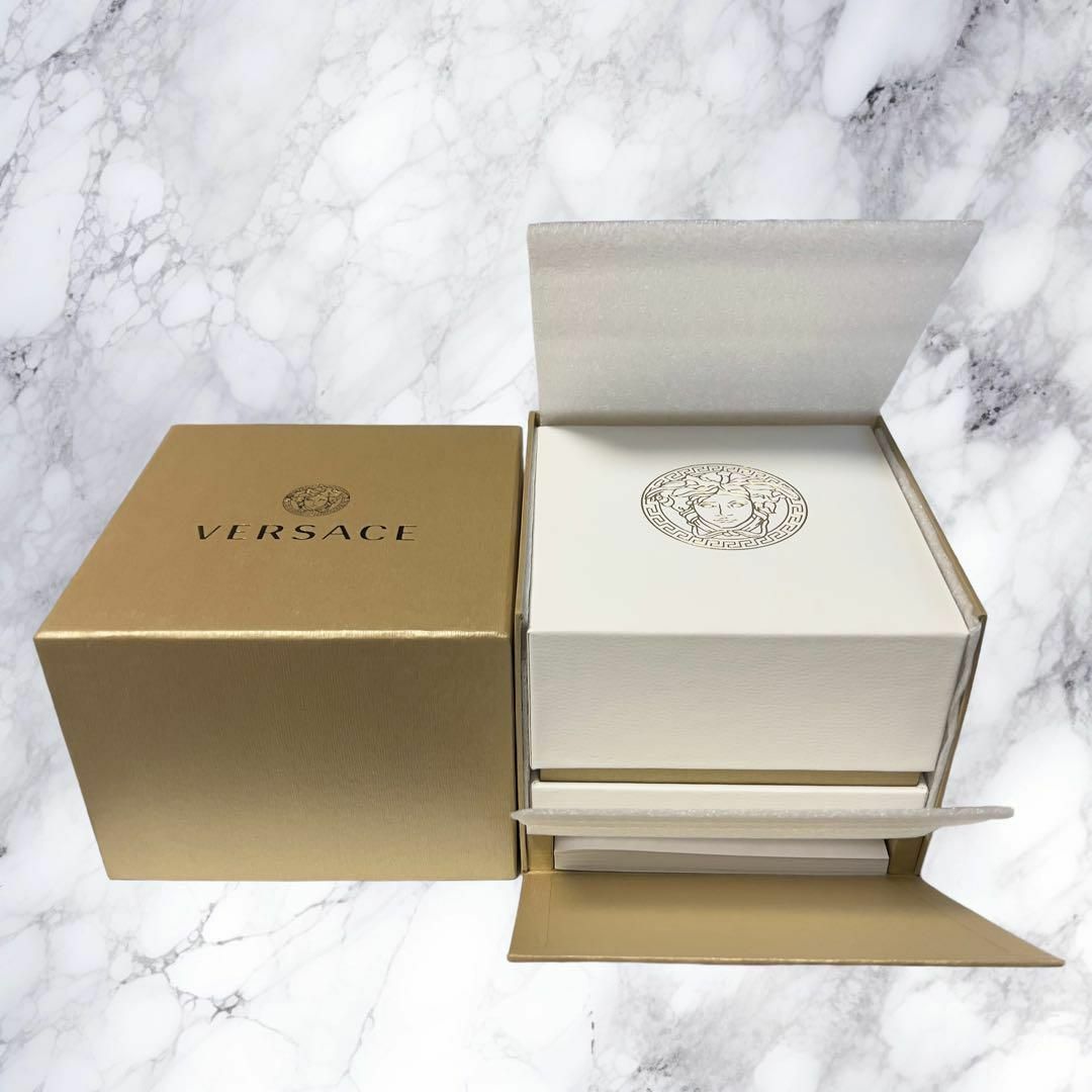 VERSACE(ヴェルサーチ)の新品 VERSACE ヴェルサーチェ 腕時計 VQD040015 レディース レディースのファッション小物(腕時計)の商品写真