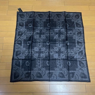 グッチ(Gucci)の新品タグ付き　GUCCI グッチ　フローラル　ブラック　スカーフ♡(バンダナ/スカーフ)