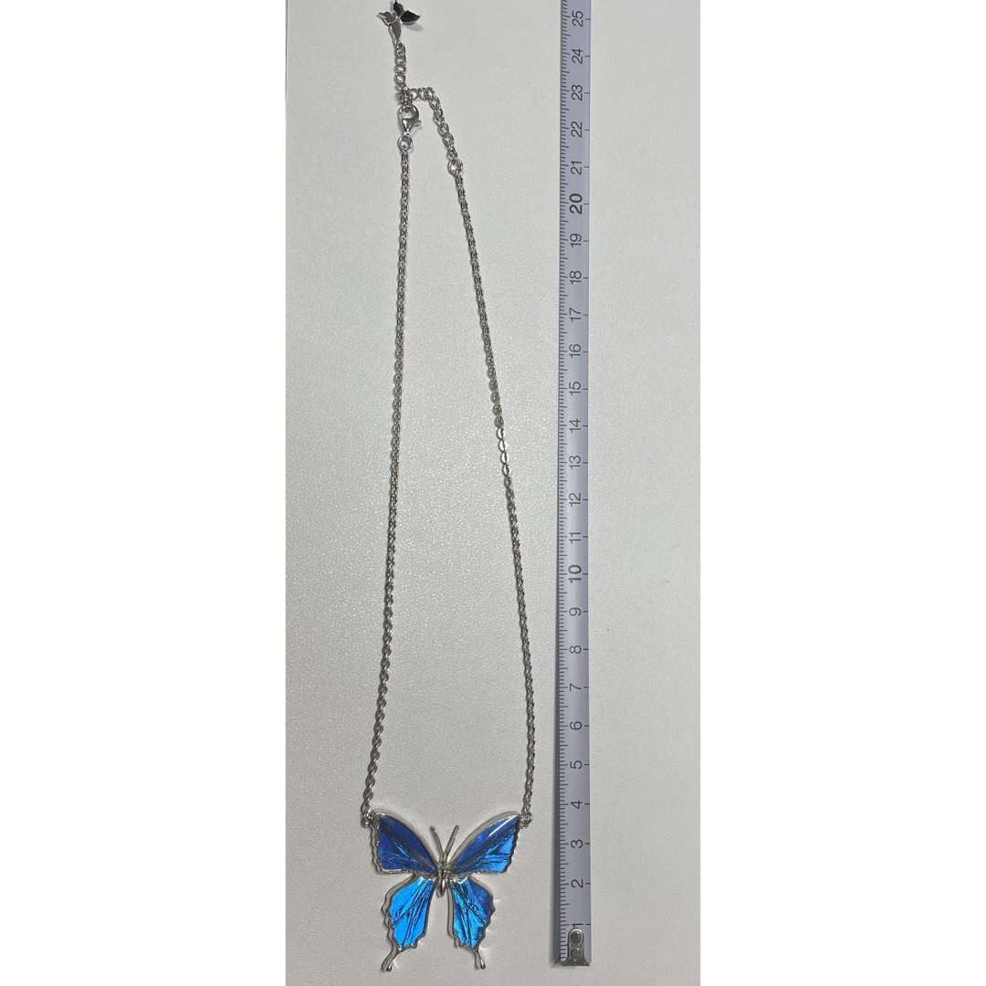蝶ネックレス　ブルー　蝶の羽根 レディースのアクセサリー(ネックレス)の商品写真