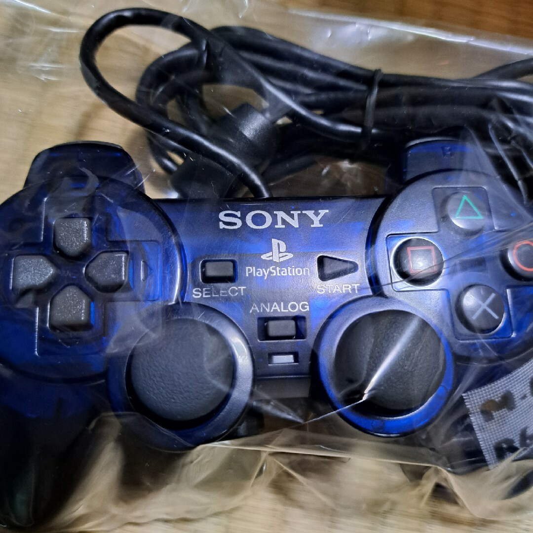 PlayStation2(プレイステーション2)のアナログコントローラー エンタメ/ホビーのゲームソフト/ゲーム機本体(家庭用ゲーム機本体)の商品写真