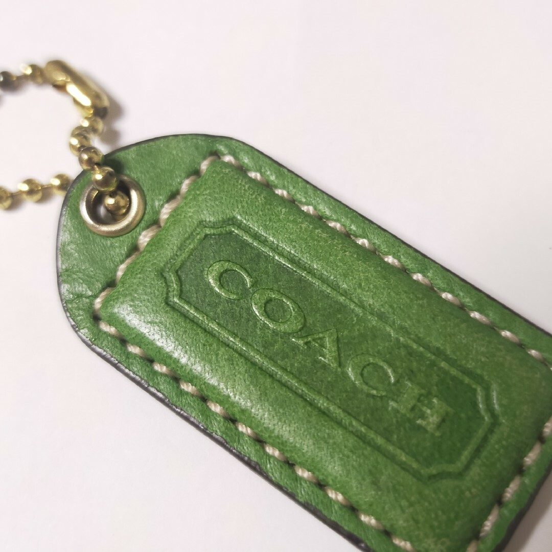 バッグチャーム COACH 緑色 レザー チャーム タグ キーホルダー コーチ レディースのファッション小物(キーホルダー)の商品写真