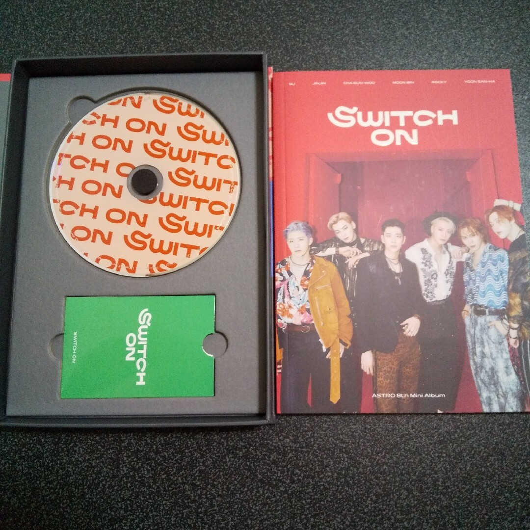ASTRO(アストロ)の【トレカ&フォトカード付】ASTRO「SWITCH ON」 エンタメ/ホビーのCD(K-POP/アジア)の商品写真