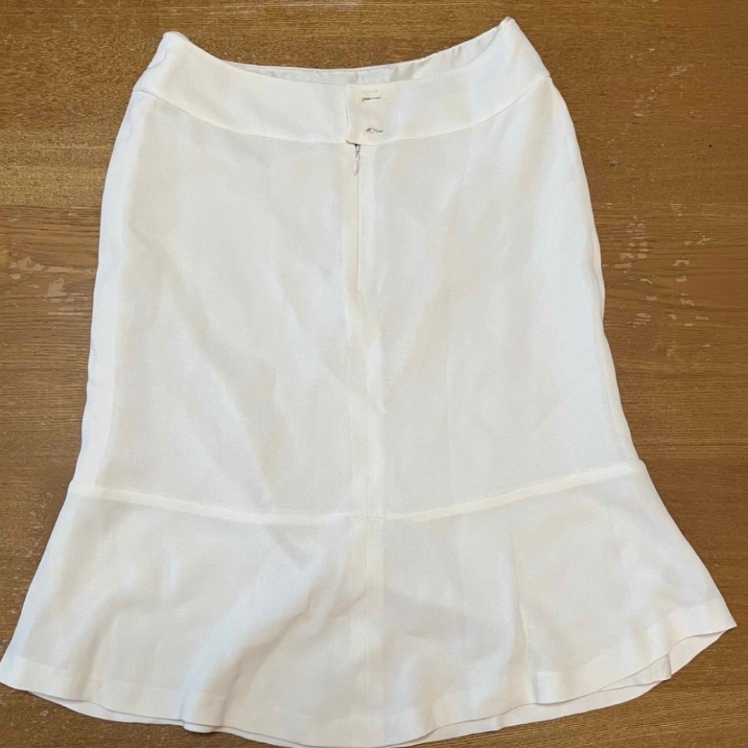 CHANEL(シャネル)のシャネル　スカート   白　訳あり レディースのスカート(ひざ丈スカート)の商品写真