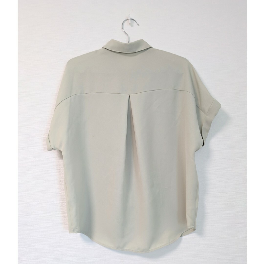 GU(ジーユー)のGU 半袖 エアリーシャツ Мサイズ グリーン レディースのトップス(シャツ/ブラウス(半袖/袖なし))の商品写真