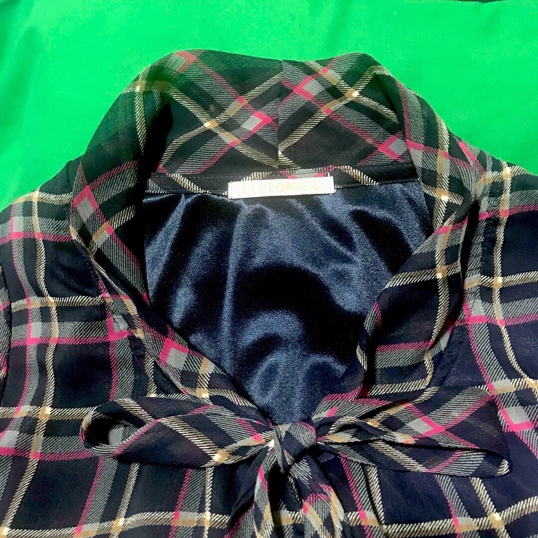 ELLE(エル)のELLE PLANETE  リボン付シャツ レディースのトップス(シャツ/ブラウス(半袖/袖なし))の商品写真