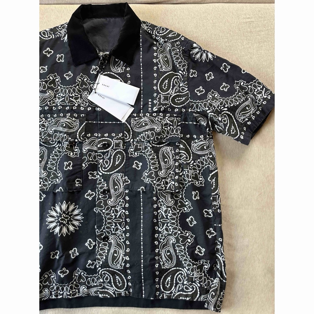 sacai(サカイ)の濃紺4新品 sacai サカイ メンズ バンダナ プリント 半袖 シャツ メンズのトップス(Tシャツ/カットソー(半袖/袖なし))の商品写真