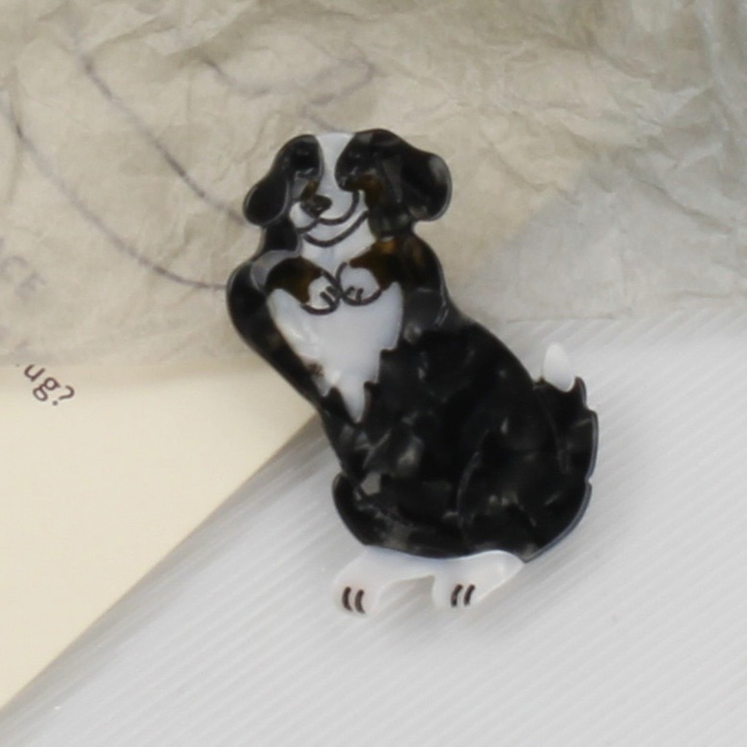 【残りわずか】犬　バーニーズ　ヘアピン　レディース　ヘアクリップ レディースのヘアアクセサリー(ヘアピン)の商品写真