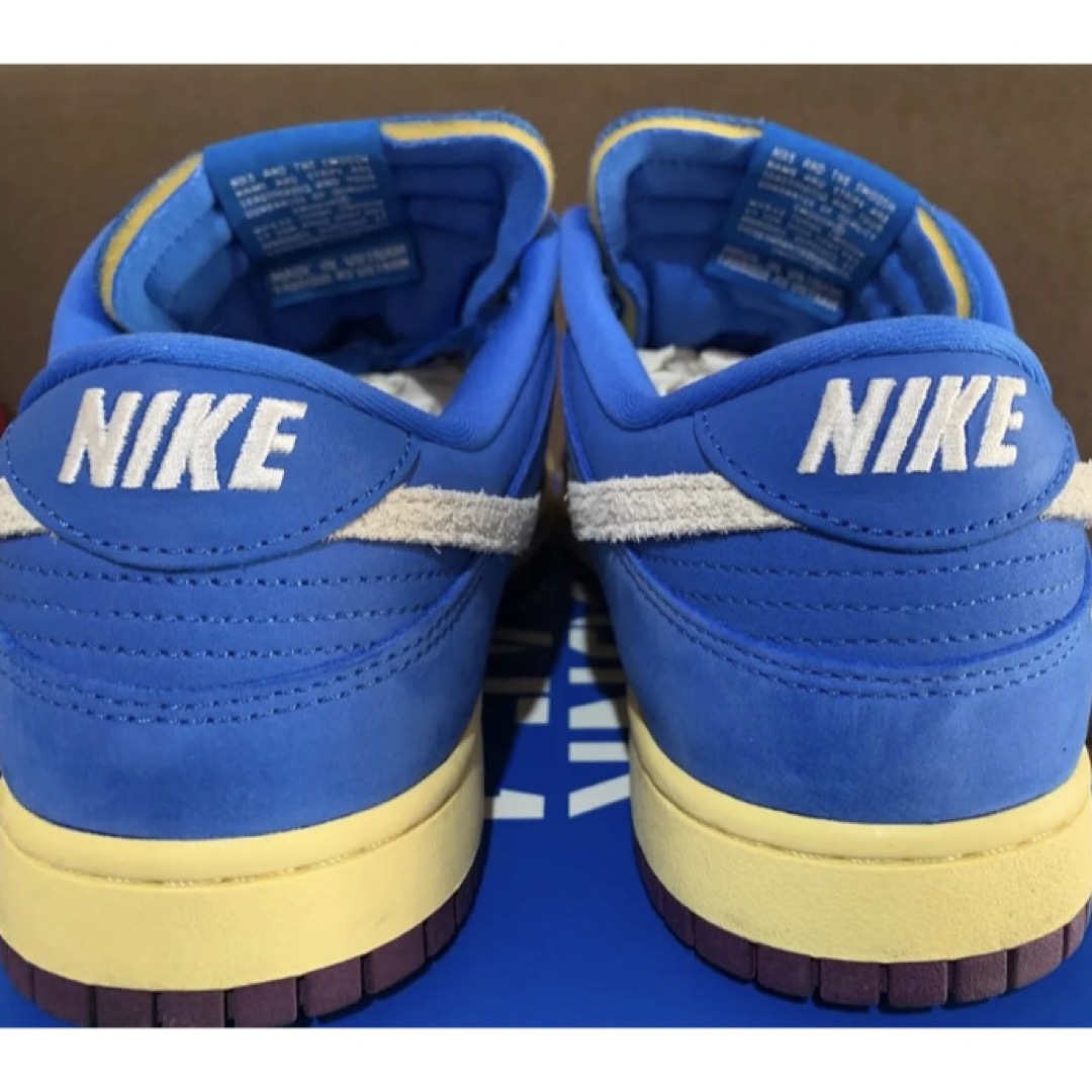 NIKE(ナイキ)の商品名: UNDEFEATED × Nike Dunk Low SP Royal メンズの靴/シューズ(スニーカー)の商品写真