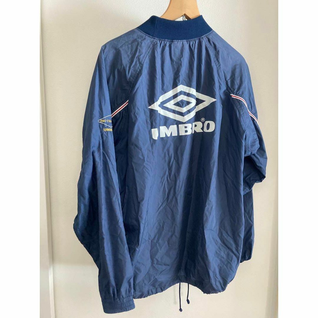 UMBRO(アンブロ)のアンブロ　長袖　UMBRO ピステ　ゲームシャツ　古着　ハイネック　デカロゴ メンズのトップス(Tシャツ/カットソー(七分/長袖))の商品写真