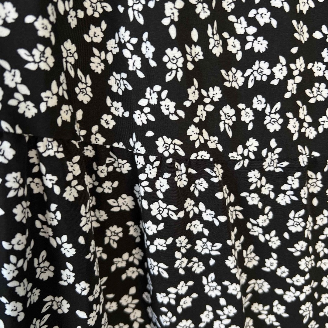 SHEIN(シーイン)のSHEIN かわいい花柄　スカート風ワイドパンツ　M レディースのパンツ(カジュアルパンツ)の商品写真