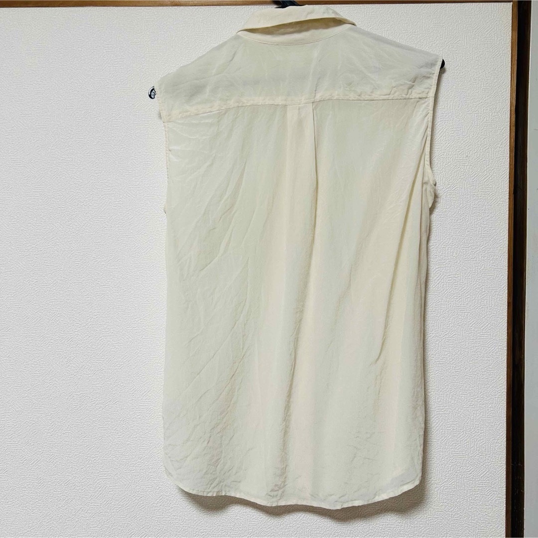 UNIQLO(ユニクロ)のノースリーブシャツ　アイボリー　白シャツ　UNIQLO ユニクロ メンズのトップス(Tシャツ/カットソー(半袖/袖なし))の商品写真