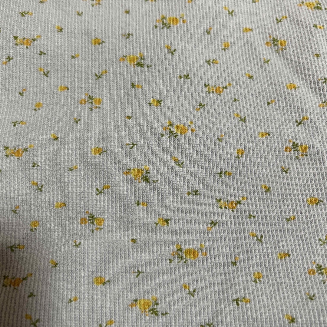 WEGO(ウィゴー)のWEGO 花柄Tシャツ　ブルーグレー レディースのトップス(Tシャツ(半袖/袖なし))の商品写真