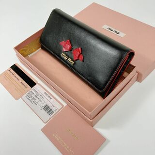ミュウミュウ(miumiu)のミュウミュウ 5MH109 レザー リボン 長財布　ブラック　レッド　パスケース(財布)