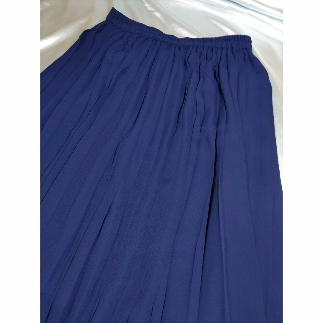 UNIQLO(ユニクロ)の【限定セール】《ユニクロ》シフォンプリーツロングスカート ネイビー Ｍサイズ レディースのスカート(ロングスカート)の商品写真