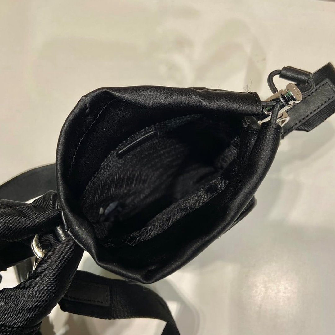 PRADA(プラダ)のPRADA プラダ　サフィアーノ　レディース　メンズ　ショルダー レディースのバッグ(ショルダーバッグ)の商品写真