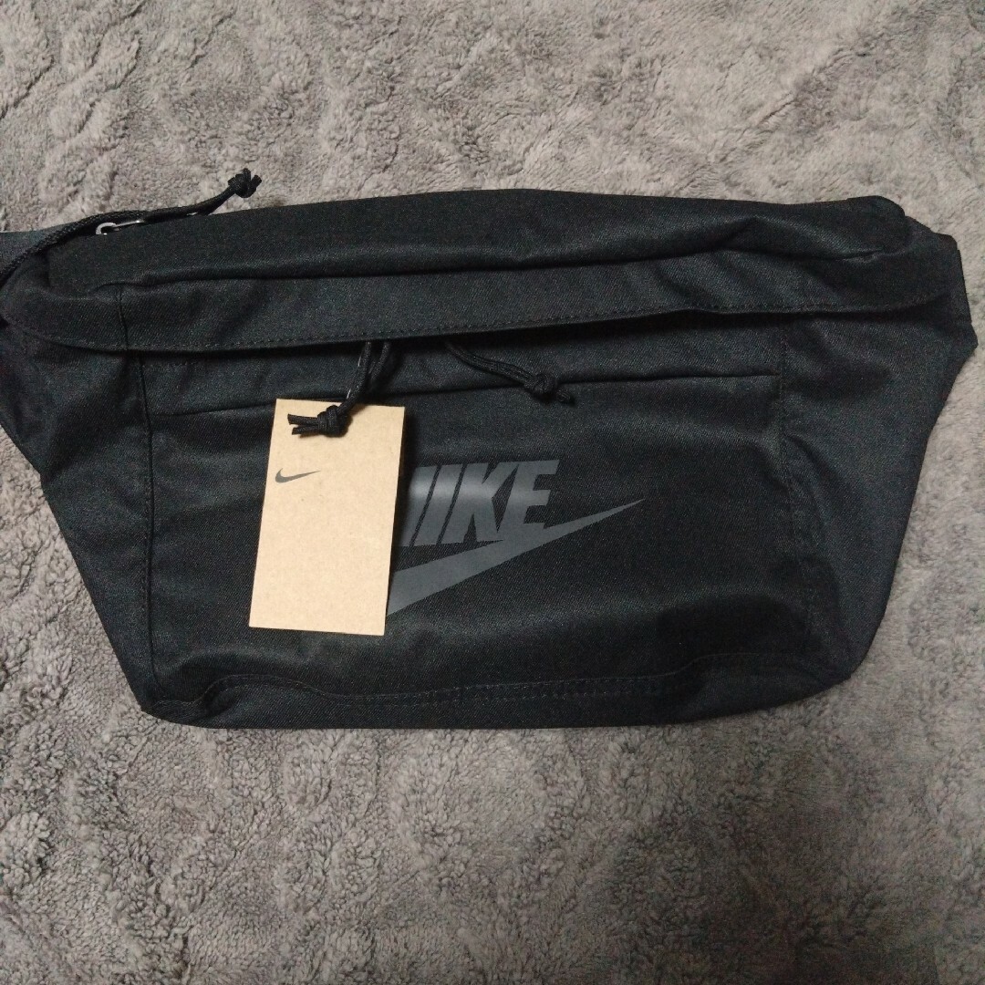 NIKE(ナイキ)のNIKE(ナイキ)テック ヒップパック 新品 レディースのバッグ(ボディバッグ/ウエストポーチ)の商品写真