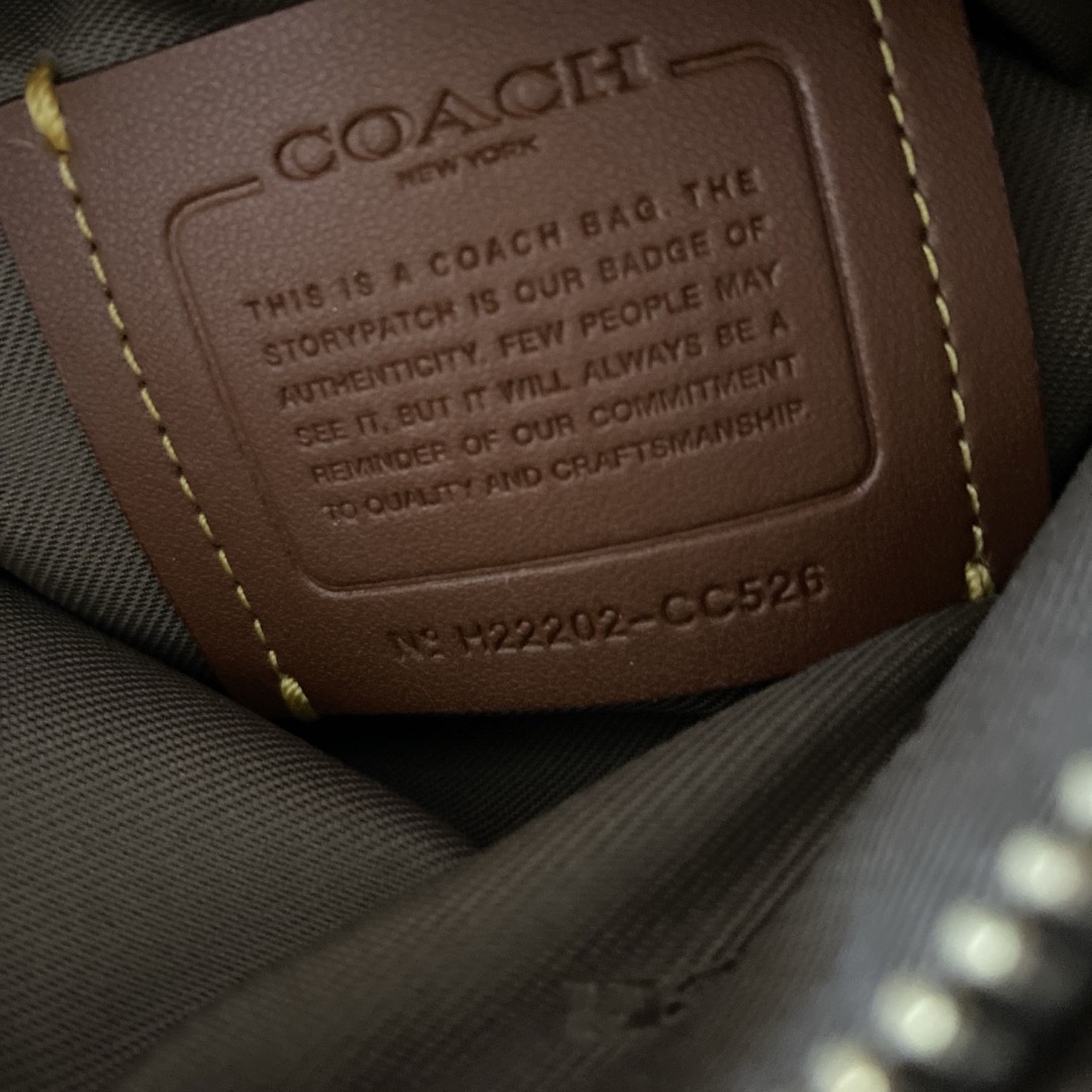 COACH(コーチ)のCOACH キットクロスボディ　美品 レディースのバッグ(ショルダーバッグ)の商品写真