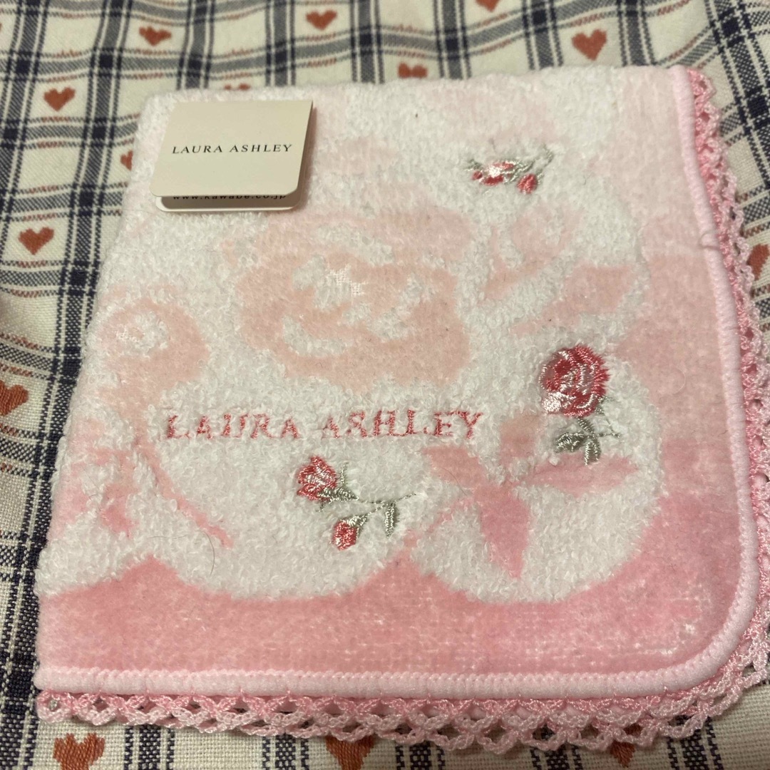 LAURA ASHLEY(ローラアシュレイ)のローラアシュレイ タオルハンカチ ピンク レディースのファッション小物(ハンカチ)の商品写真