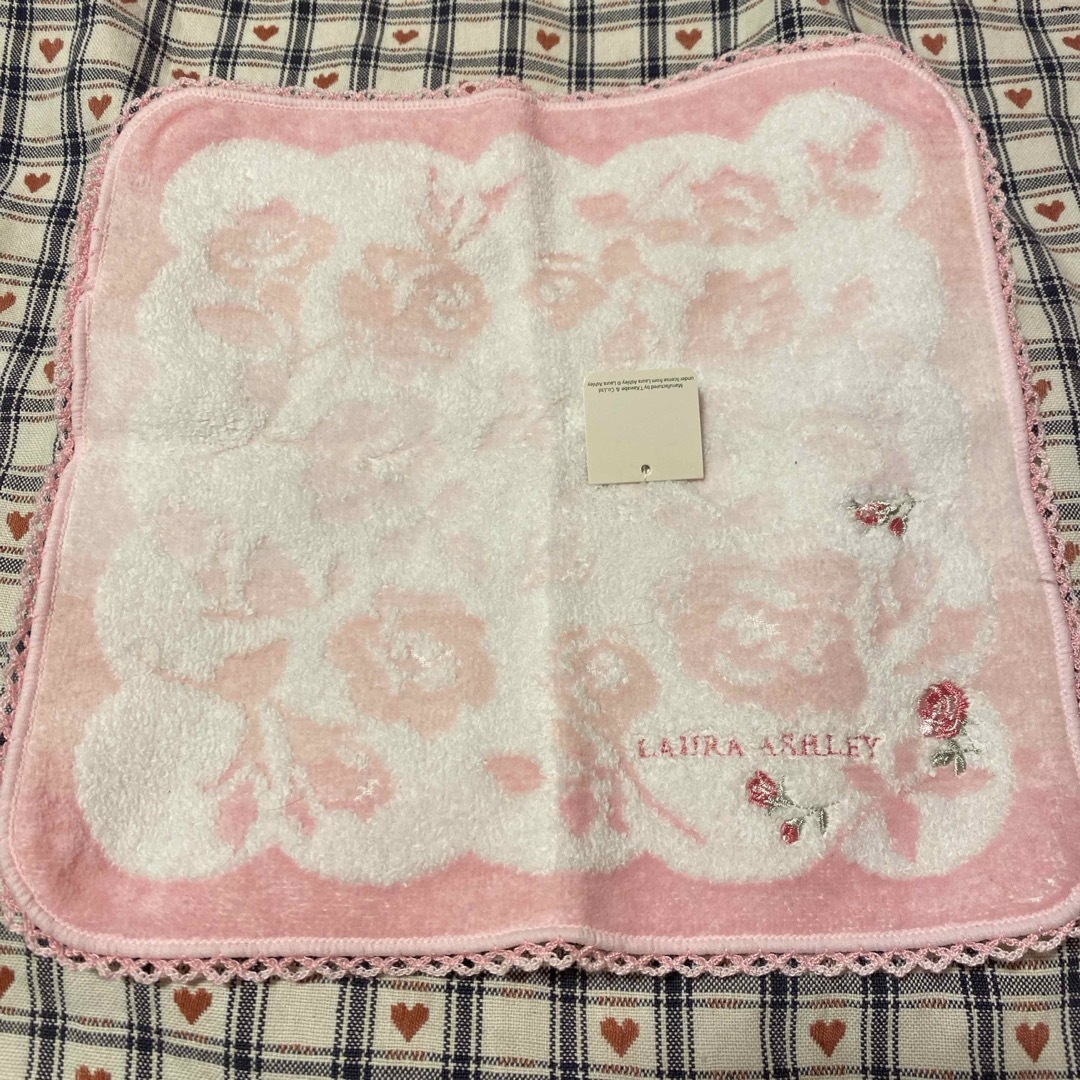 LAURA ASHLEY(ローラアシュレイ)のローラアシュレイ タオルハンカチ ピンク レディースのファッション小物(ハンカチ)の商品写真