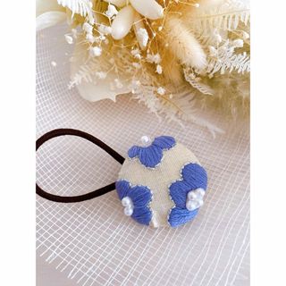 ヘアゴム  くるみボタン　刺繍　お花(ヘアゴム/シュシュ)